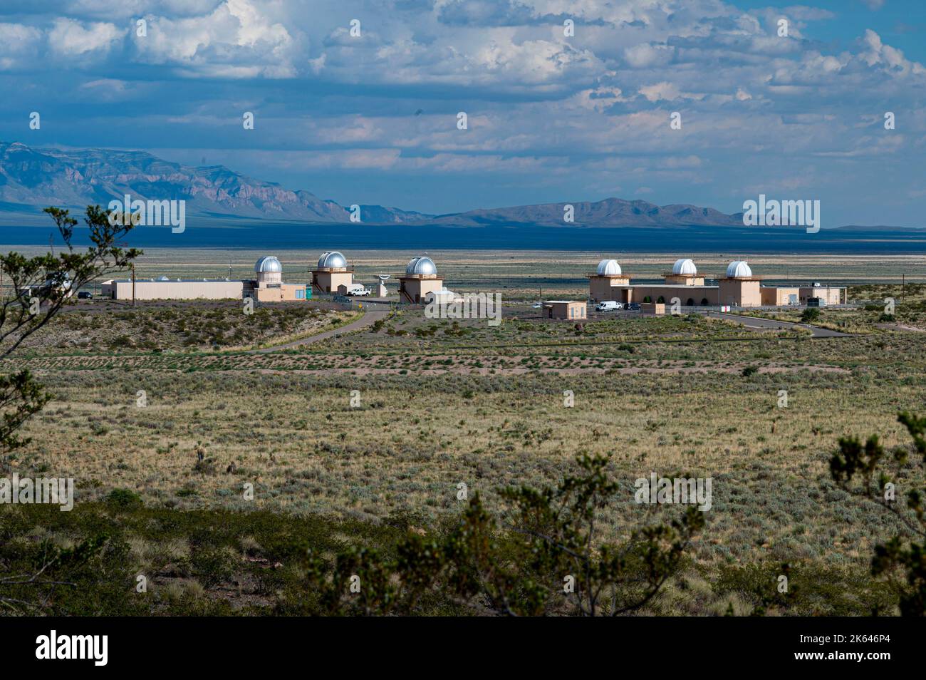 GAMME DE MISSILES WHITE SANDS, N.M. – Le 15 Escadron de surveillance spatiale, détachement 1, exploite des télescopes sur place pour surveiller les objets spatiaux à intérêt élevé du champ de tir de missiles White Sands, N.M. En fournissant la technologie pour décourager l'agression des adversaires et soutenir une réponse décisive en cas d'échec de la dissuasion, le SPSS 15 soutient directement la mission du Commandement spatial des États-Unis. (É.-U. Photo Space Force par Airman 1st classe Kaitlin Castillo) Banque D'Images