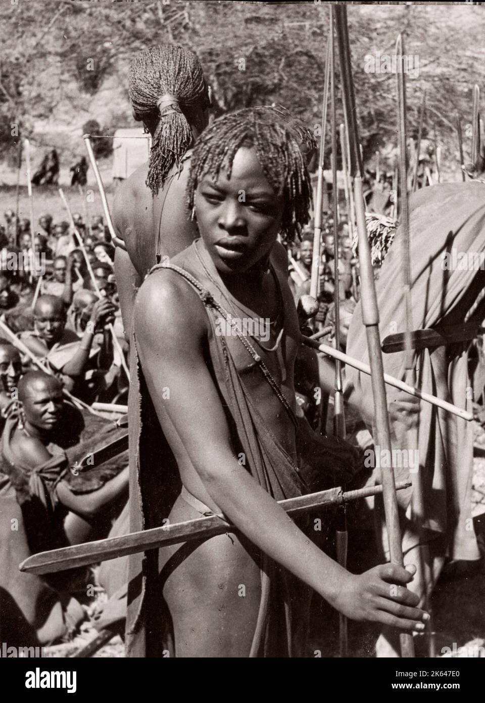 Afrique de l'est des années 1940 guerriers de la tribu Maasai du Kenya Photographie d'un officier de recrutement de l'armée britannique stationné en Afrique de l'est et au Moyen-Orient pendant la Seconde Guerre mondiale Banque D'Images