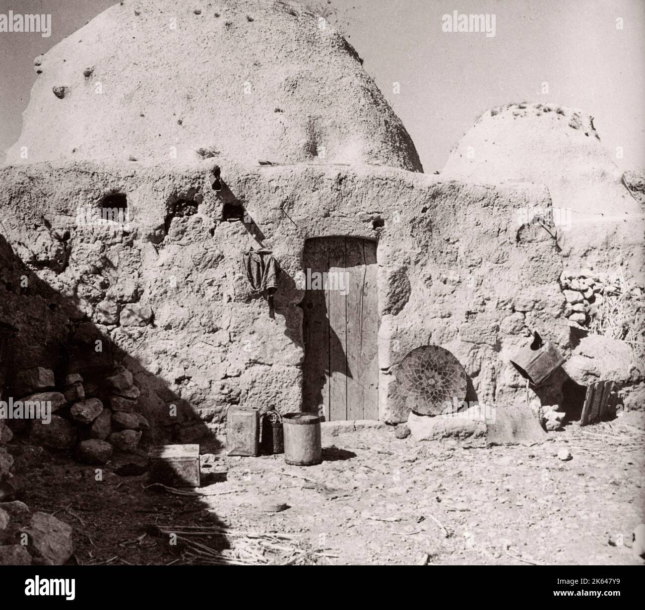 1943 Syrie - Kafer ou Kafr Halab - village avec des maisons traditionnelles de ruches de boue Photographie par un officier de recrutement de l'armée britannique stationné en Afrique de l'est et au Moyen-Orient pendant la Seconde Guerre mondiale Banque D'Images