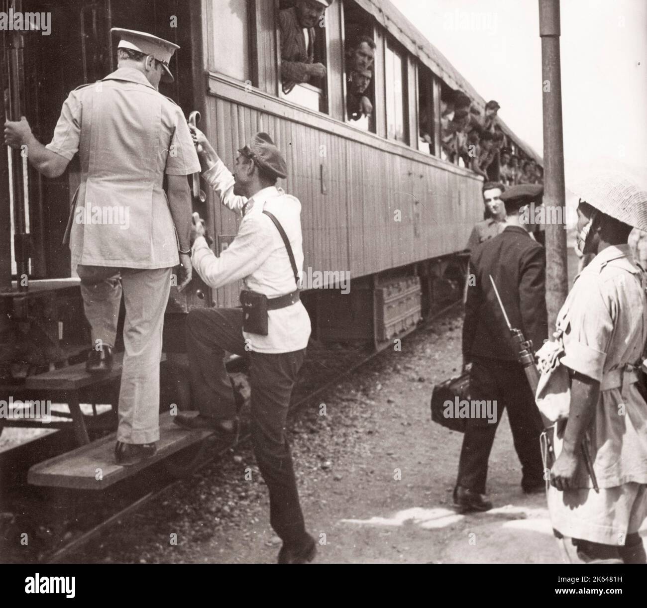 1943 Moyen-Orient Syrie - réfugiés d'Europe sur le train Taurus Express qui a voyagé de Turquie Photographie par un officier de recrutement de l'armée britannique stationnés en Afrique de l'est et au Moyen-Orient pendant la Seconde Guerre mondiale Banque D'Images
