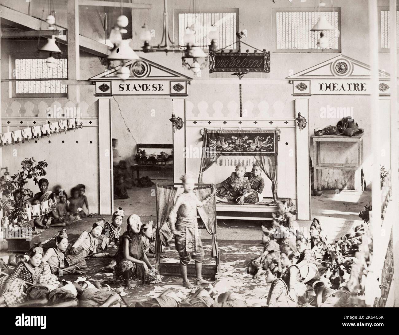 Photographie du XIXe siècle : Théâtre siamois, acteurs, troupe, Siam, Thaïlande. Banque D'Images