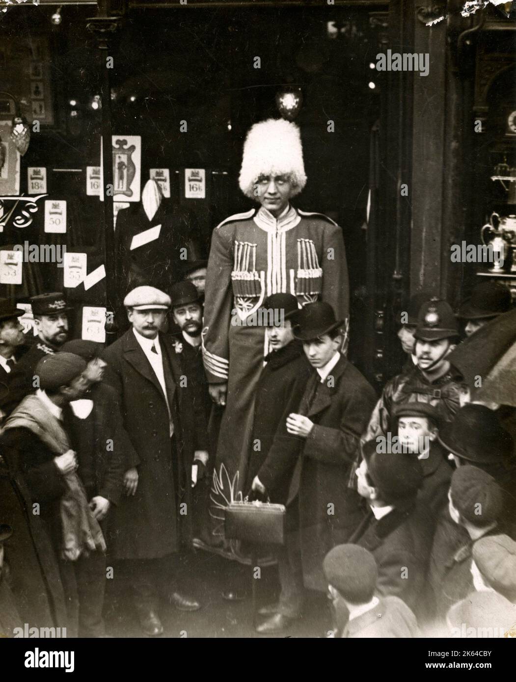 Ivan Markoff, qui était connu comme un cosaque russe géant dans le début du xxe siècle. Markoff a vu à Londres, où la légende dit qu'il était équipé d'un nouveau costume. Il était réputé pour être 9ft de haut. Banque D'Images
