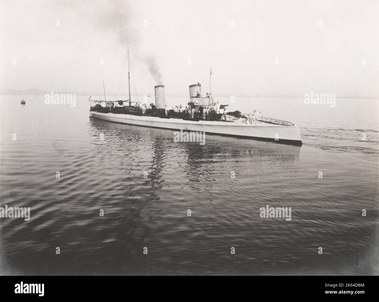 Photographie d'époque: SMS Tauku, bateau de torpille chinois construit en allemand, Chine, 1900 Banque D'Images