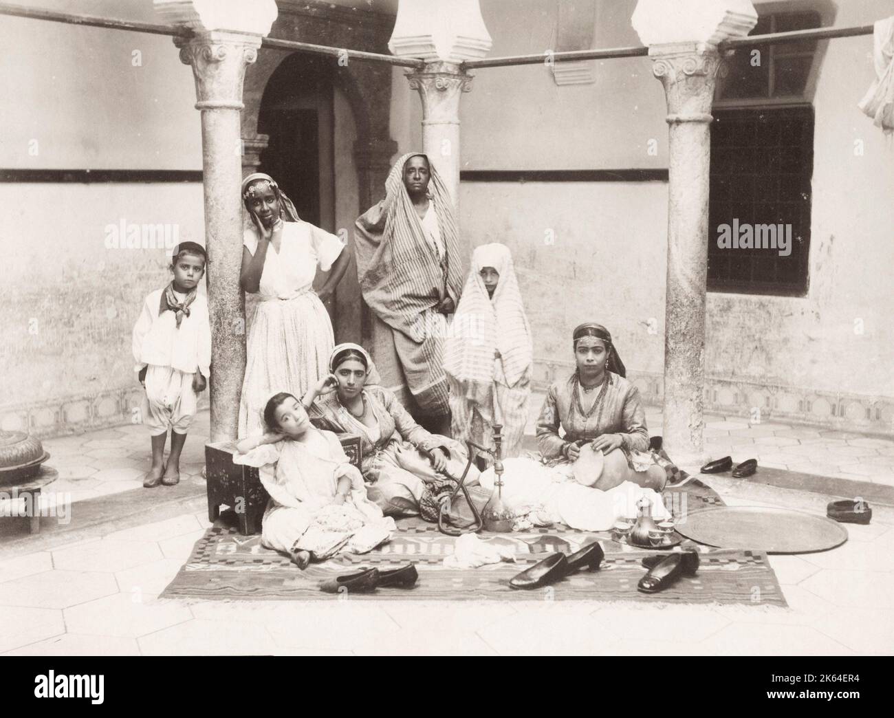 Photographie vintage du XIXe siècle : groupe de femmes nord-africaines, Algérie, vers 1890 Banque D'Images