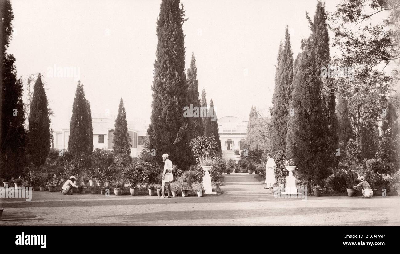 19e siècle photographie vintage Inde - la résidence du jardin - attrib à Samuel Bourne. Banque D'Images