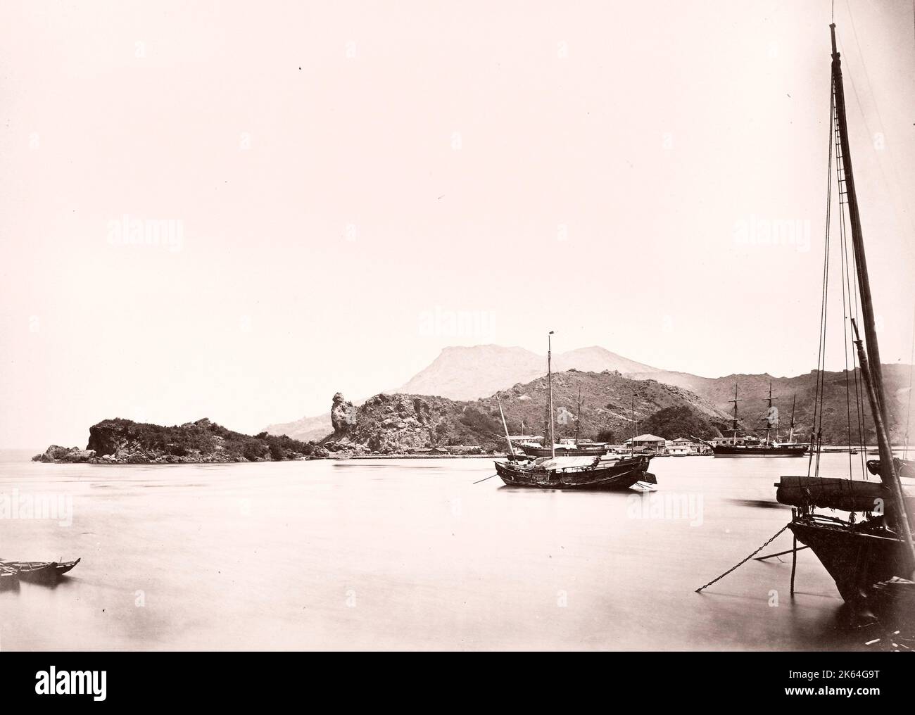 John Thomson (14 juin 1837 - 29 septembre 1921) photographe écossais, actif en Chine vers 1870, tiré d'un album de ses images: harbour Takoo, Taku, Dagu. Banque D'Images