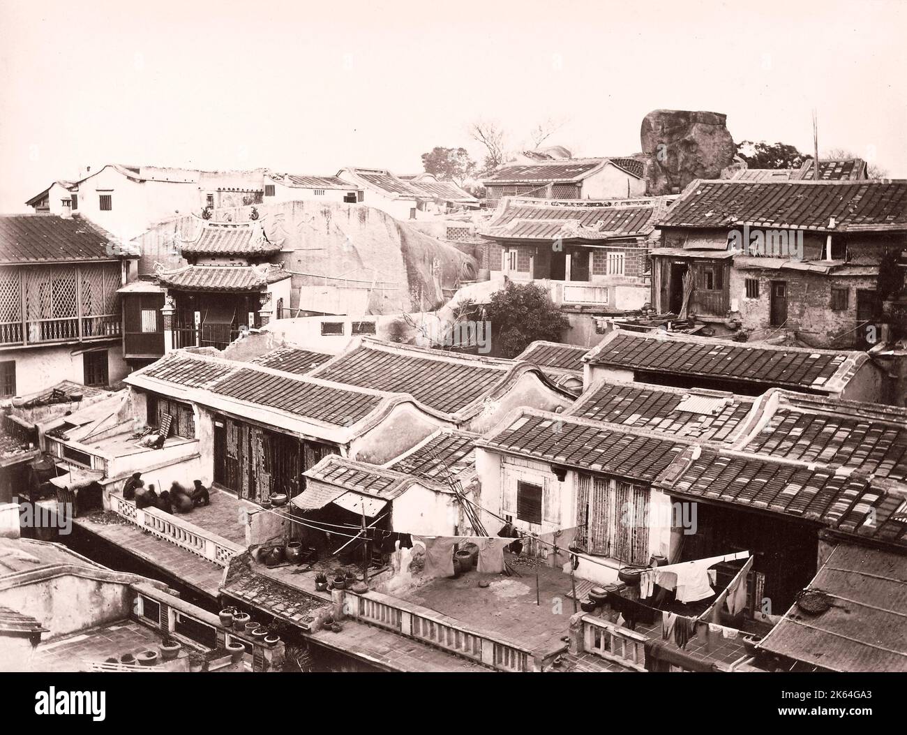 John Thomson (14 juin 1837 - 29 septembre 1921) photographe écossais, actif en Chine vers 1870, d'un album de ses images: Houses at Amoy, Xiamen Banque D'Images