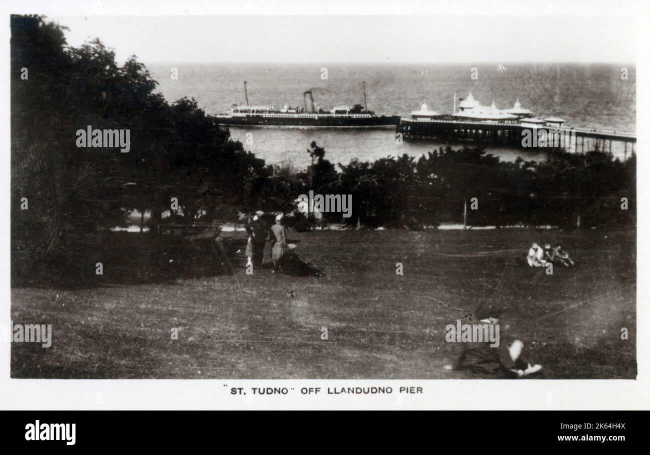 Steamship TS St Tudno de Liverpool and North Wales Steamship Company (LNWSC), une compagnie de croisières de plaisance basée à Liverpool. Vendu à la ferraille en 1963. Photo sur la jetée de Llandudno. Banque D'Images