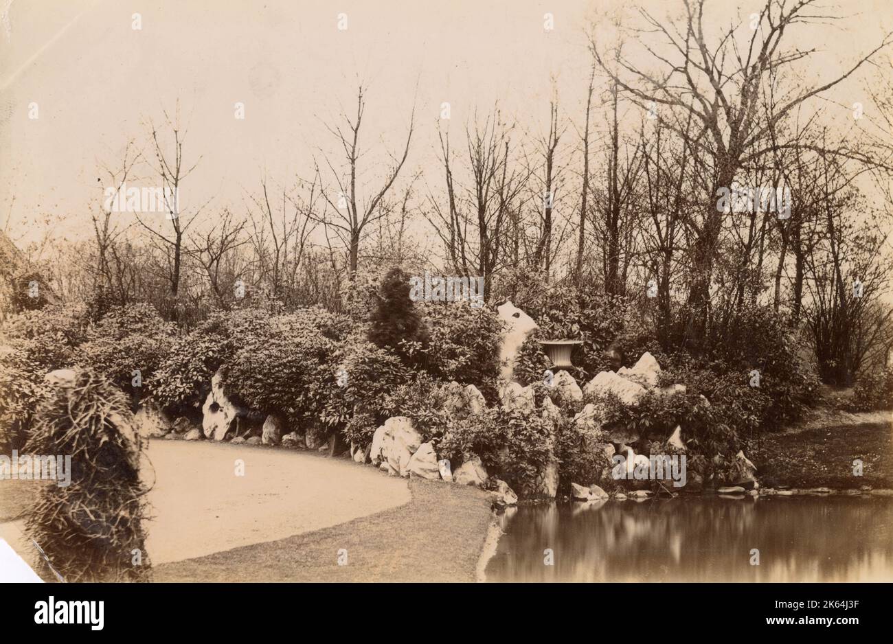 Jardin avec piscine et rockery, Cheshire Date: Vers 1889 Banque D'Images