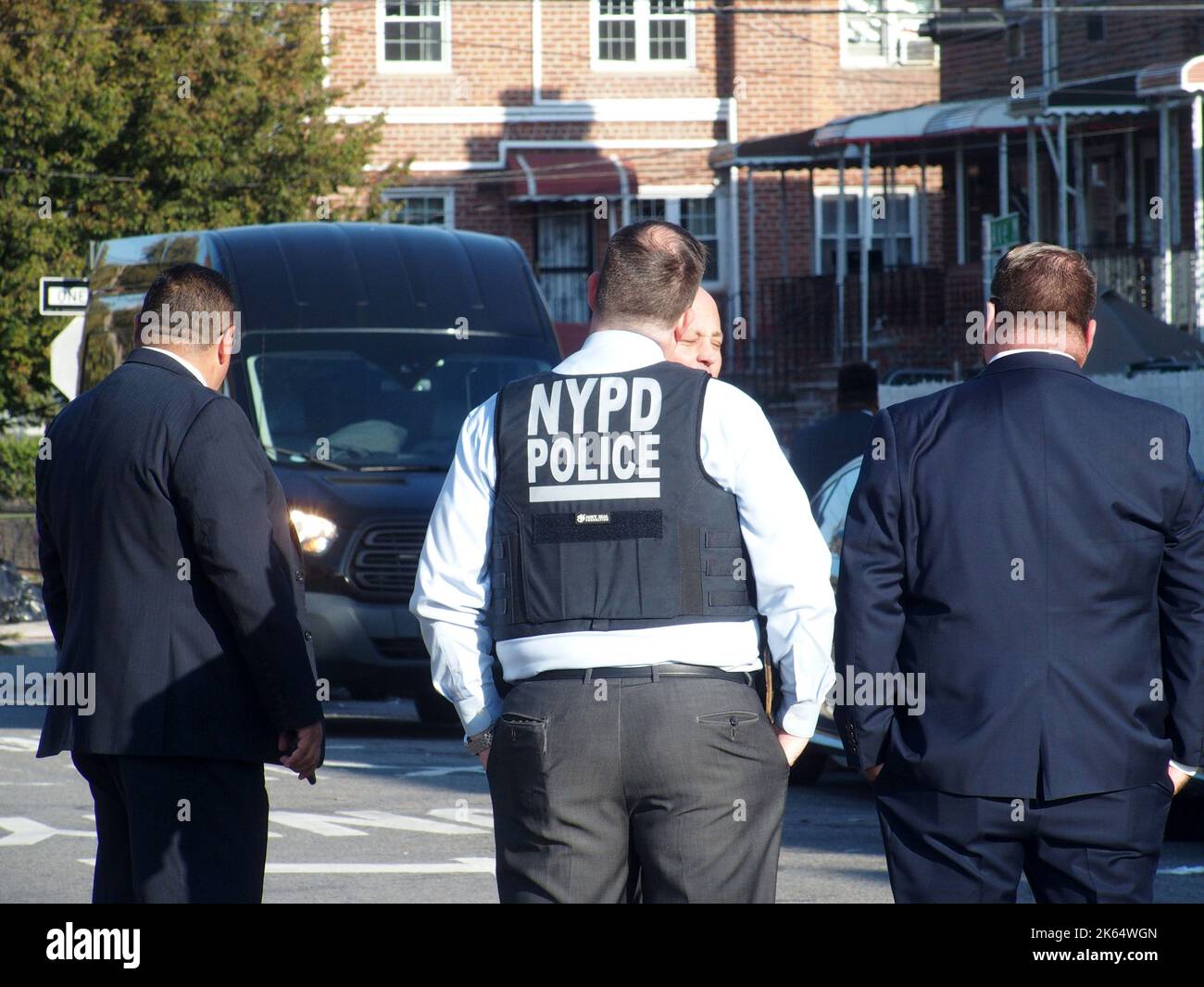 New York, New York, États-Unis. 11th octobre 2022. 11 octobre 2022 NEW YORK, Un professeur paraprofessionnel suppléant quittait l'école publique 203k de Brooklyn lorsqu'il a été tué par balle dans la tête. Les détectives et les policiers de la ville de New York enquêtent sur les lieux du crime (Credit image: © Bruce Cotler/ZUMA Press Wire) Credit: ZUMA Press, Inc./Alay Live News Banque D'Images