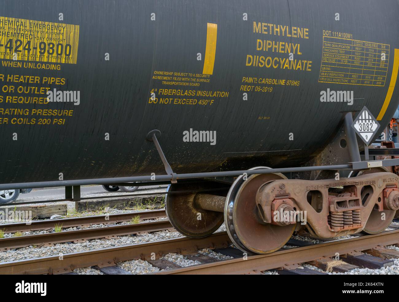NEW ORLEANS, LA, États-Unis - 17 SEPTEMBRE 2022 : carte de réservoir de chemin de fer affichant une étiquette de matières dangereuses et portant le diisocyanate de méthylène diphényle Banque D'Images