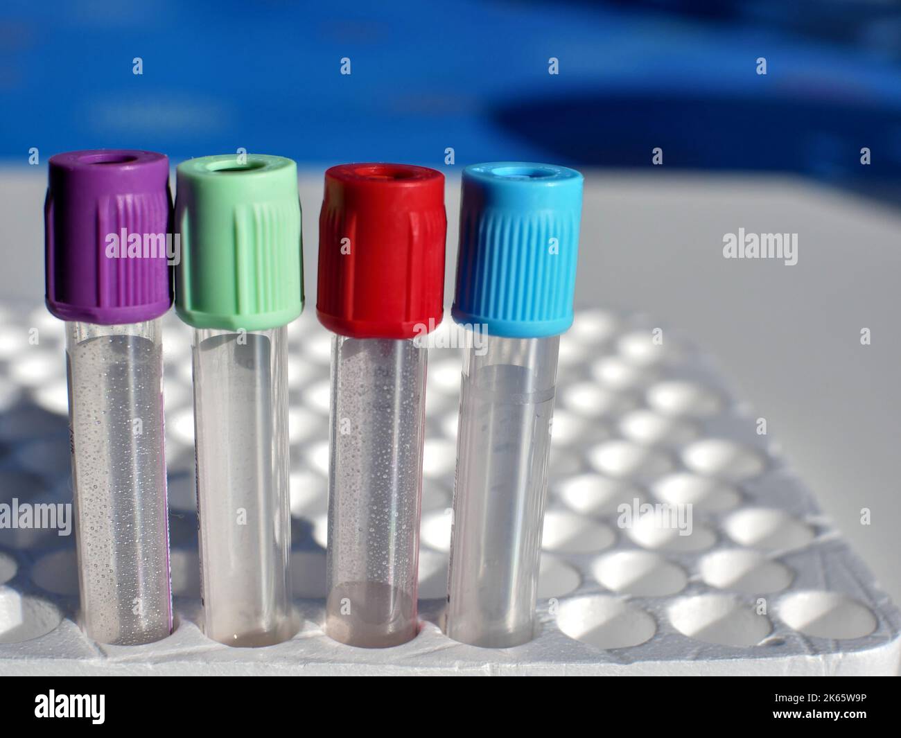 Tubes de prélèvement sanguin Banque de photographies et d'images à haute  résolution - Alamy