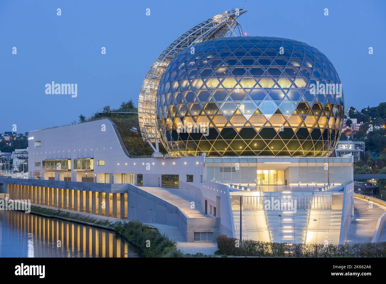 France. Hauts-de-Seine (92). Boulogne-Billancourt. Ile Seguin. La Seine musicale, ouverte en 2017 et conçue par les architectes Shigeru Ban et Jean de GA Banque D'Images