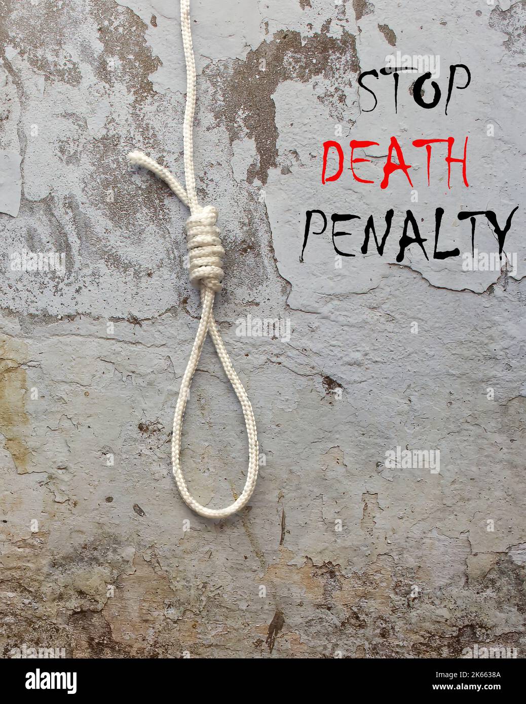 Faites glisser le nœud suspendu contre un mur rural. Arrêter la peine de mort inscrite sur le mur. Abolir le concept de la peine de mort. Banque D'Images