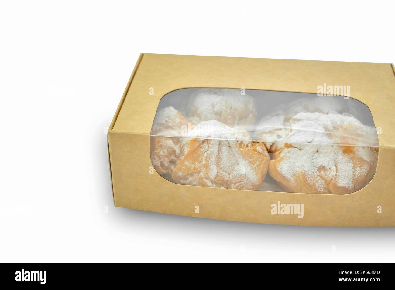Boîte alimentaire en carton pour la vente et la livraison de produits de  boulangerie. Boîte en carton écologique pour plats à emporter avec gâteaux  de boulangerie Photo Stock - Alamy