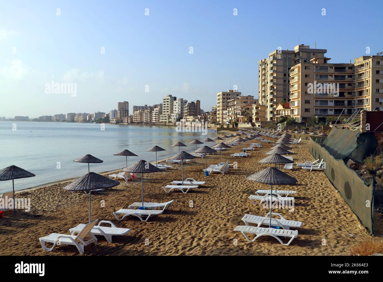 Varosha Ghost Town Beach ; Famagusta (Gazimagusa) ; Replublic turc de Chypre du Nord Banque D'Images
