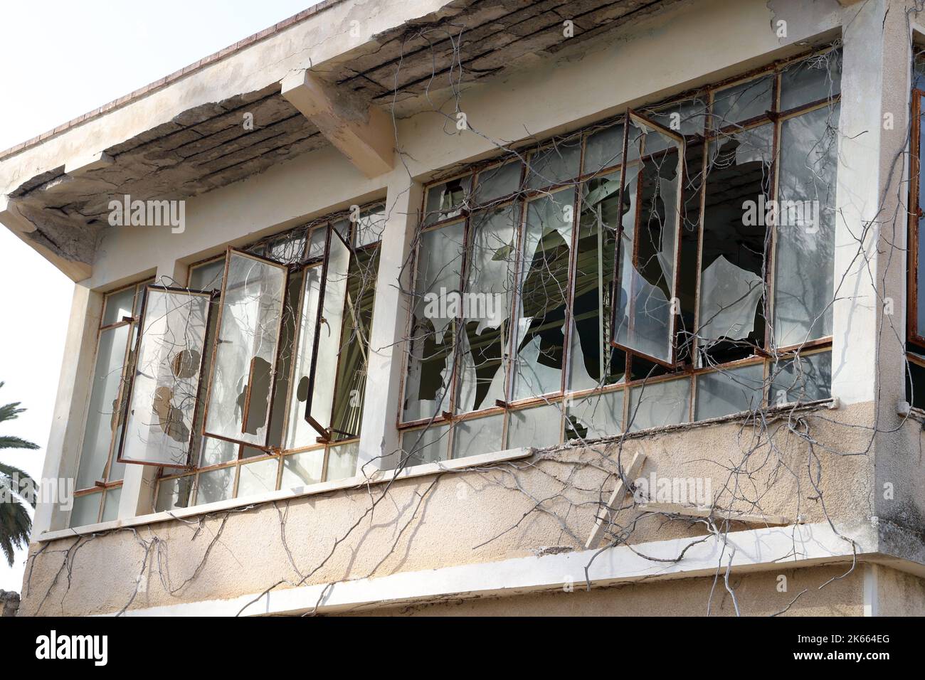 Bâtiment abandonné dans la ville fantôme de Varosha; Famagusta (Gazimagusa); Replublic turc du nord de Chypre Banque D'Images