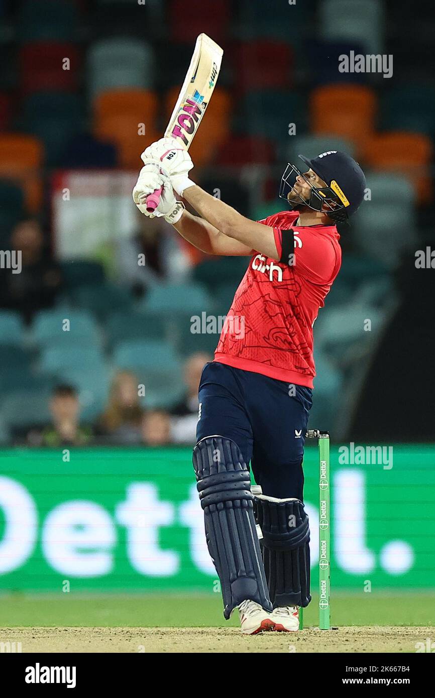 Dawid Malan d'Angleterre est vu éperdurer le Dettol T20I série 2 de 3 Match Australie contre l'Angleterre à Manuka Oval, Canberra, Australie, 12th octobre 2022 (photo de Patrick Hoelscher/News Images) à Canberra, Australie le 8/13/2022. (Photo de Patrick Hoelscher/News Images/Sipa USA) Banque D'Images