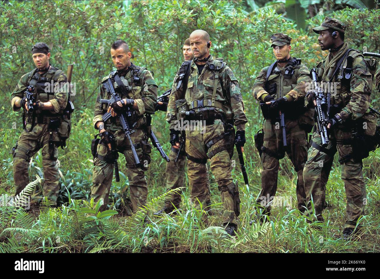 PAUL FRANCIS, JOHNNY MESSNER, NICK CHINLUND, BRUCE WILLIS, COLE HAUSER, EAMONN WALKER, LARMES DU SOLEIL, 2003 Banque D'Images