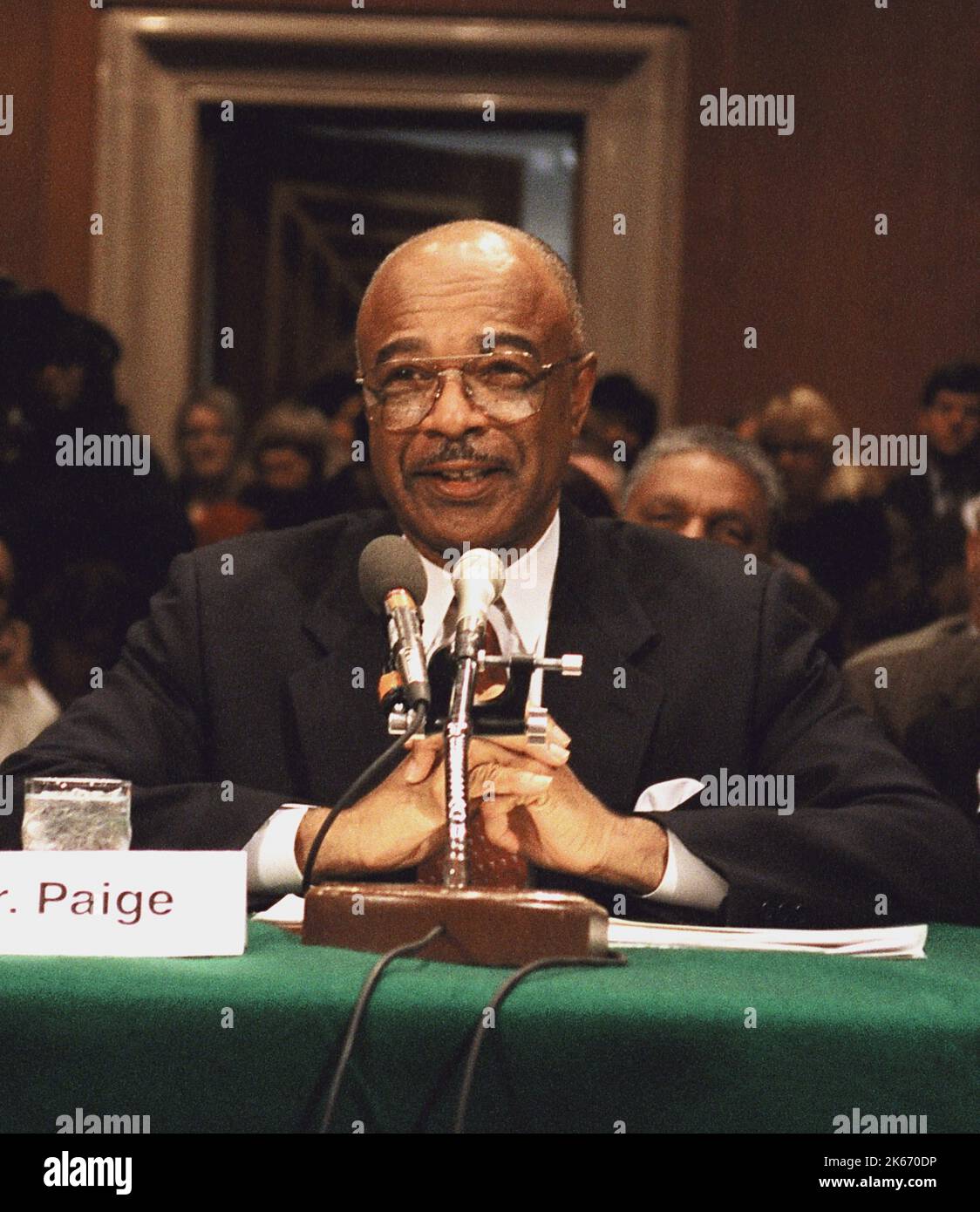 Roderick Page Secretary rod paige Banque de photographies et d’images à haute ...