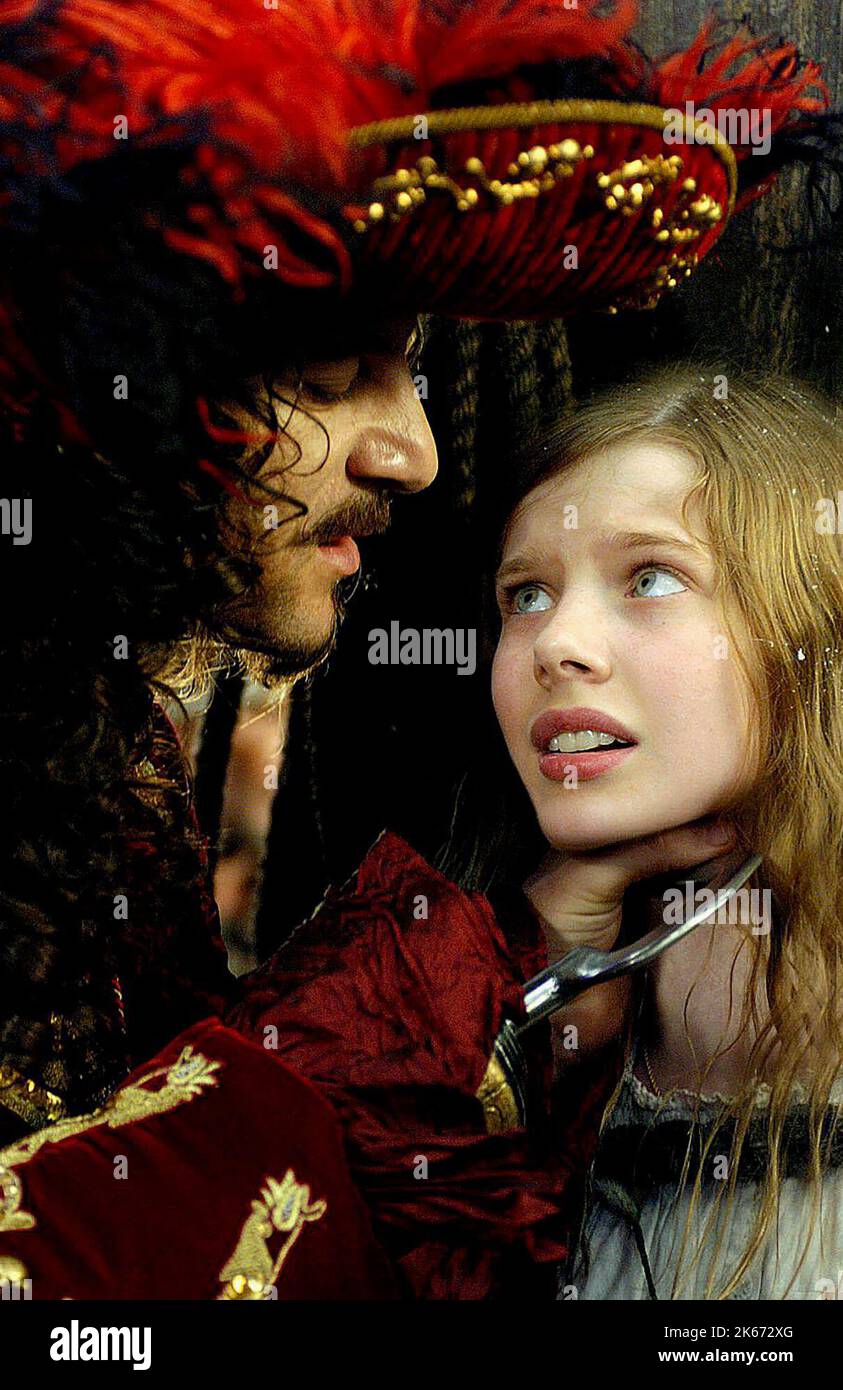 JASON ISAACS COMME CAPITAINE CROCHET, RACHEL HURD-WOOD, PETER PAN, 2003 Banque D'Images