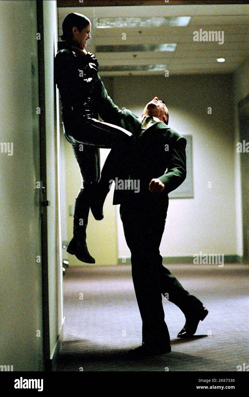 CARRIE-ANNE MOSS, MATT MCCOLM, The Matrix Reloaded, 2003 Banque D'Images