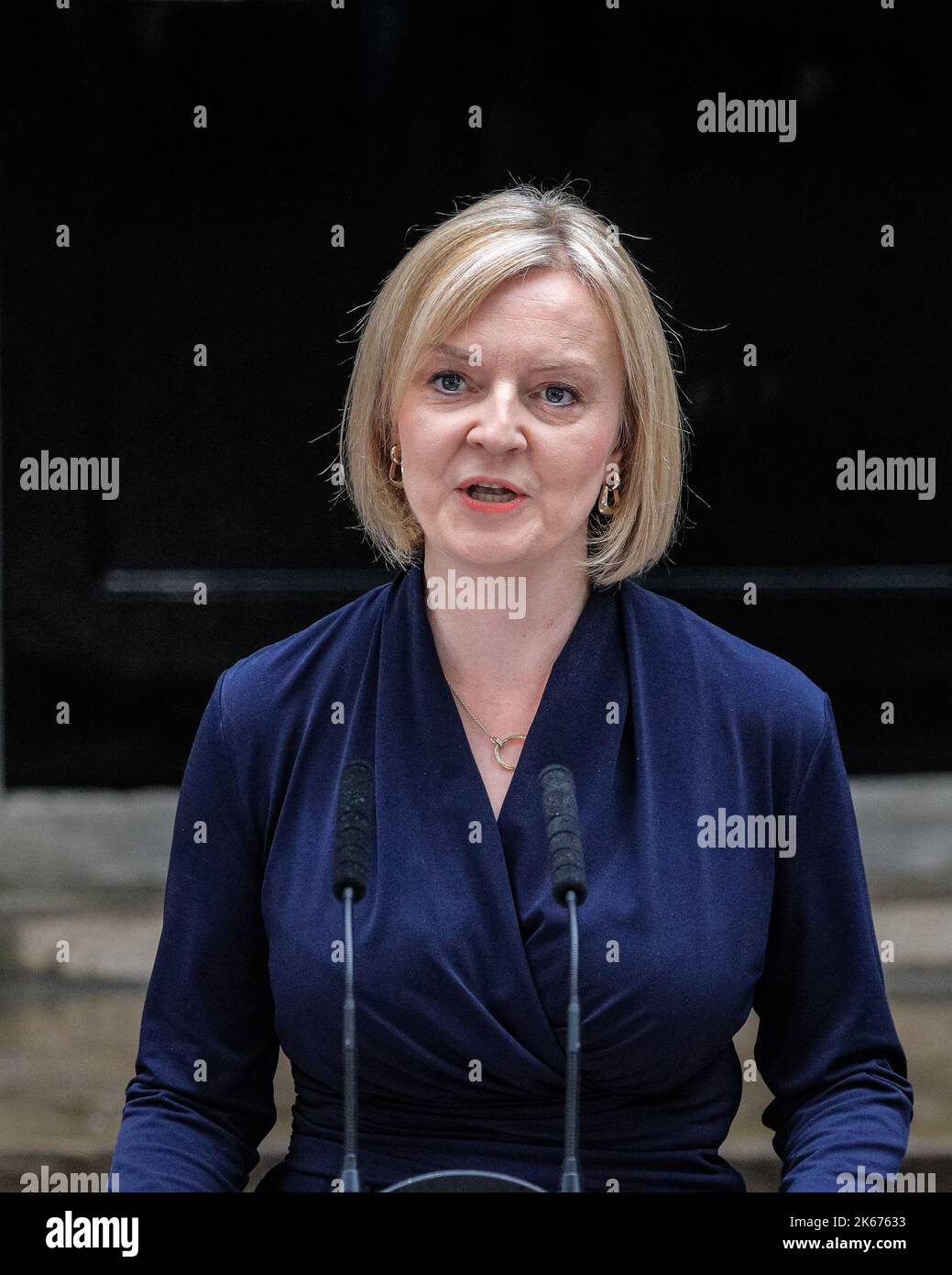 Liz Truss (Elizabeth Truss), député, Premier ministre britannique du Royaume-Uni parlant, Downing Street, Londres Banque D'Images