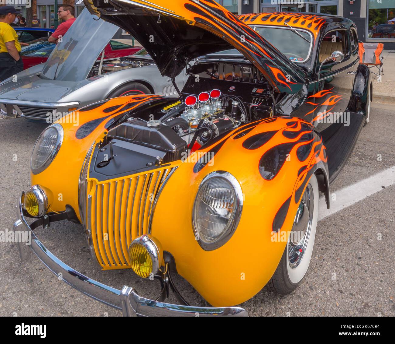 BIRMINGHAM, MI/USA - 16 AOÛT 2014 : une voiture Ford Hod Rod 1930s avec flammes, Woodward Dream Cruise. Banque D'Images