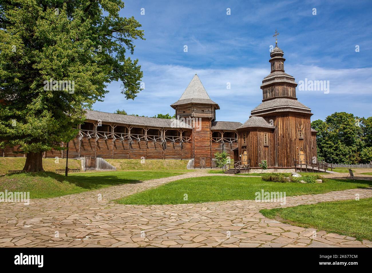 Reconstruction d'une forteresse historique en bois et d'une église à Baturyn, région de Chernihiv, Ukraine Banque D'Images
