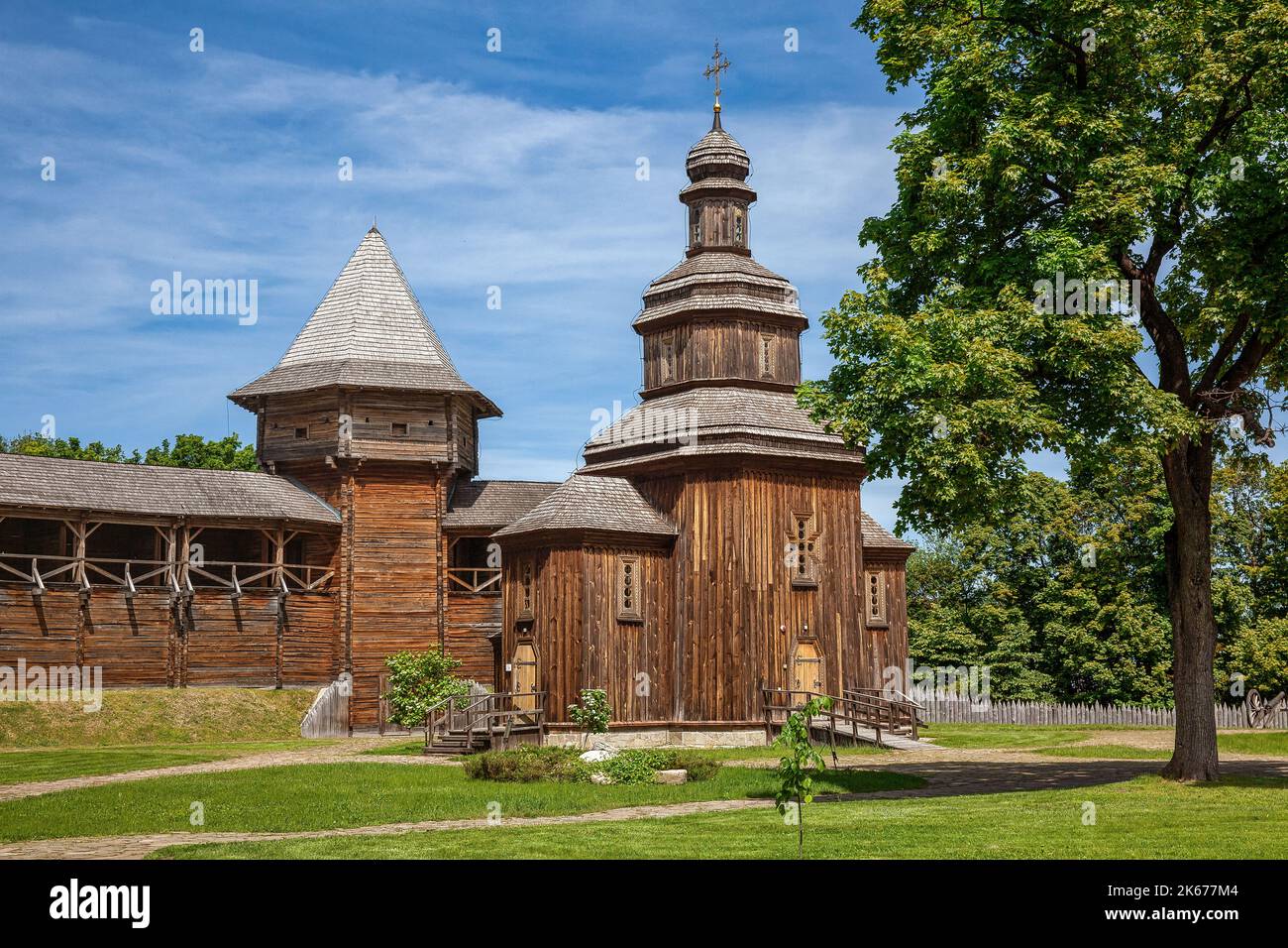 Reconstruction d'une forteresse historique en bois et d'une église à Baturyn, région de Chernihiv, Ukraine Banque D'Images
