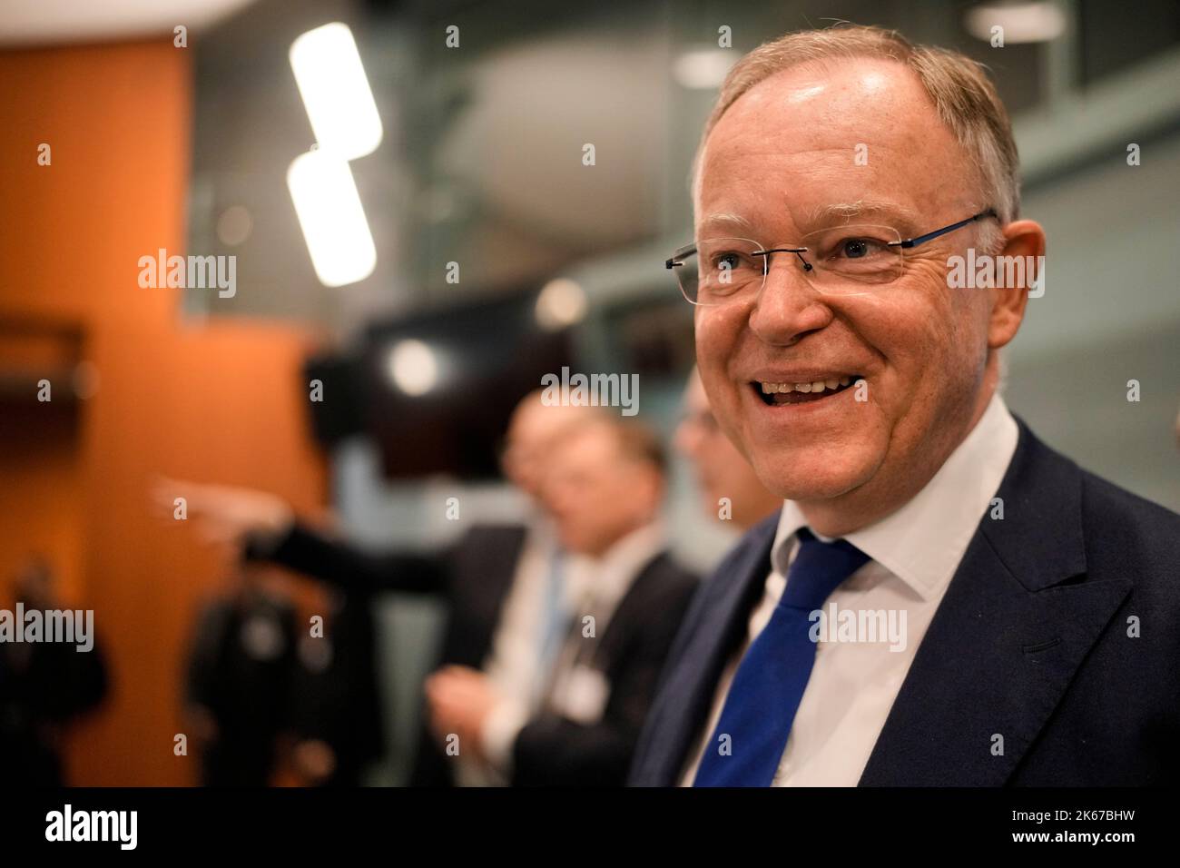 Berlin, Allemagne. 12th octobre 2022. Le ministre de la Basse-Saxe, le président Stephan Weil (SPD), arrive au bureau du chancelier pour une réunion d'experts sur le logement abordable. Credit: Markus Schreiber/AP/POOL/dpa/Alay Live News Banque D'Images