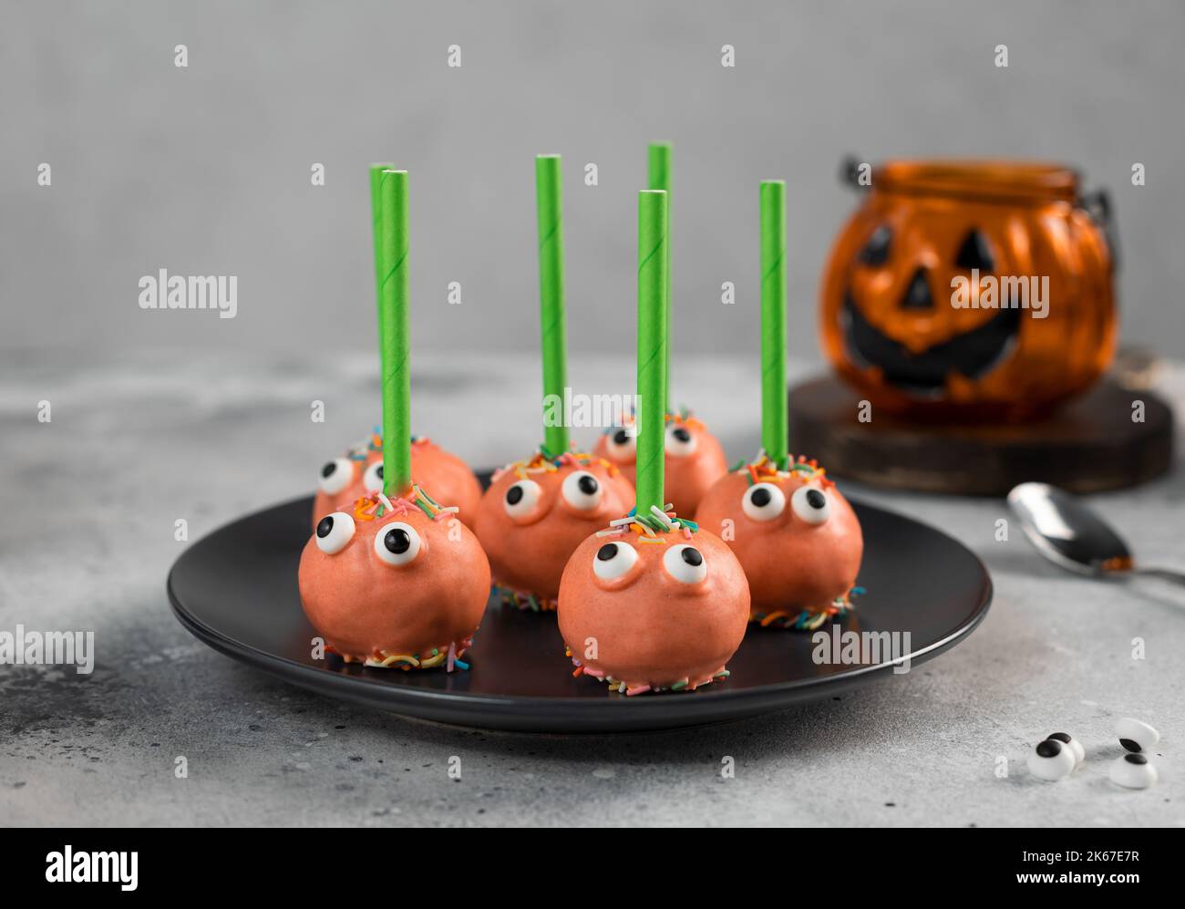 Gâteau d'Halloween avec décoration de fête Banque D'Images