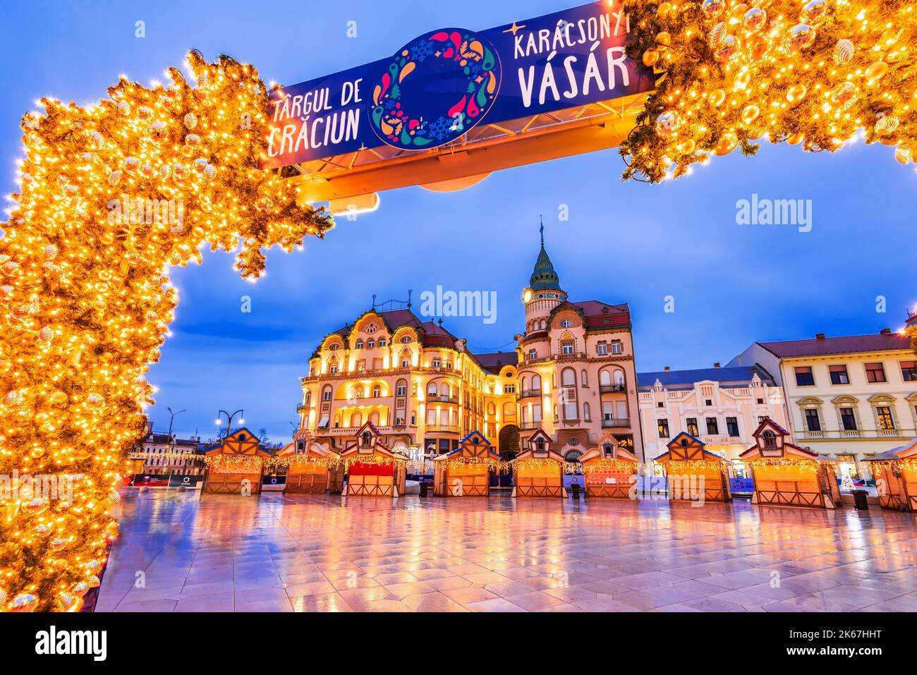 Oradea, Roumanie - décembre 2021. Marché de Noël et décorations dans la belle ville de Crisana - Transylvanie, Europe de l'est Banque D'Images