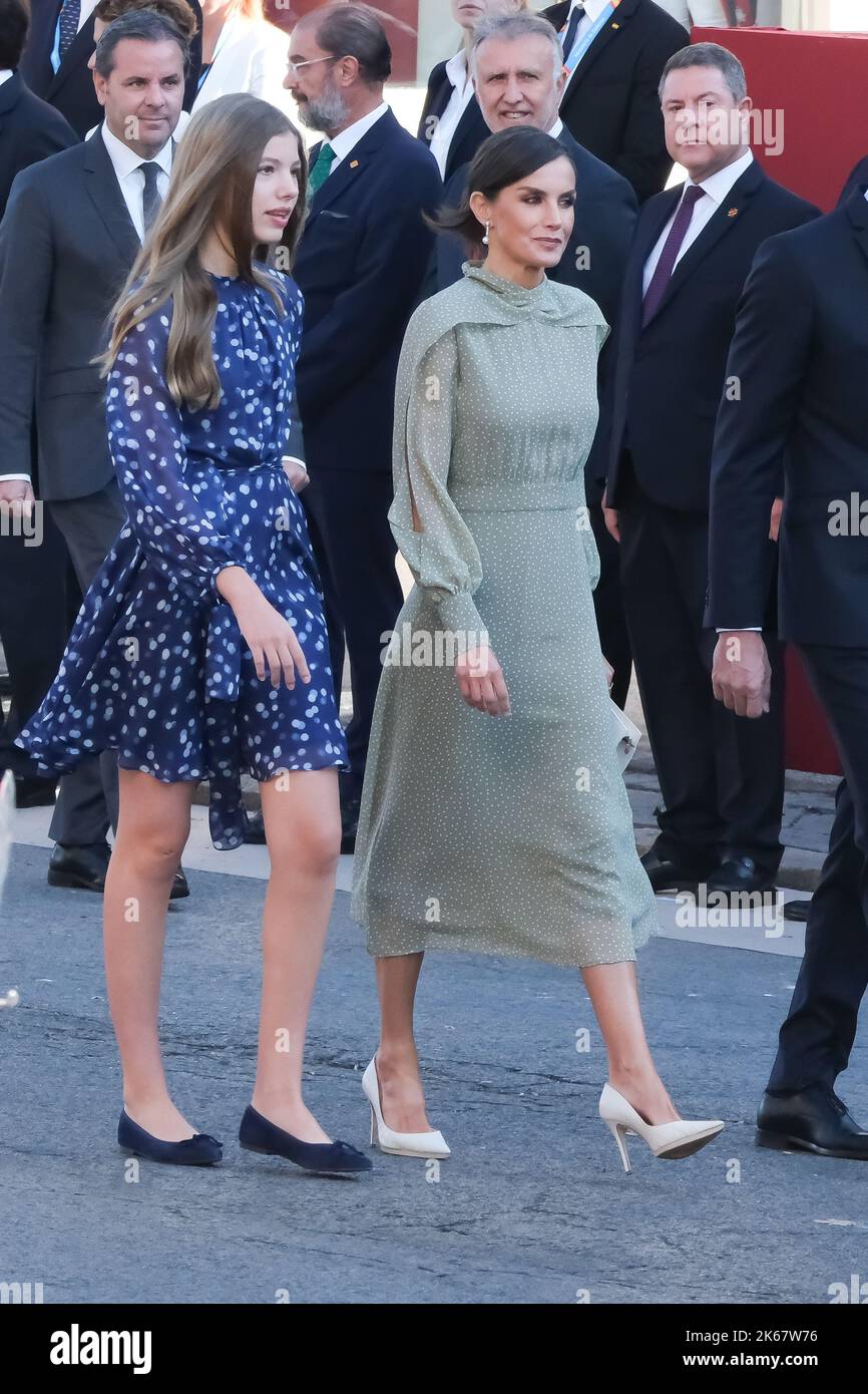 Madrid, Espagne. 12th octobre 2022. (G-D) la princesse Sofia et la reine Letizia d'Espagne assistent à la parade militaire de la Journée nationale à Madrid. Crédit : SOPA Images Limited/Alamy Live News Banque D'Images