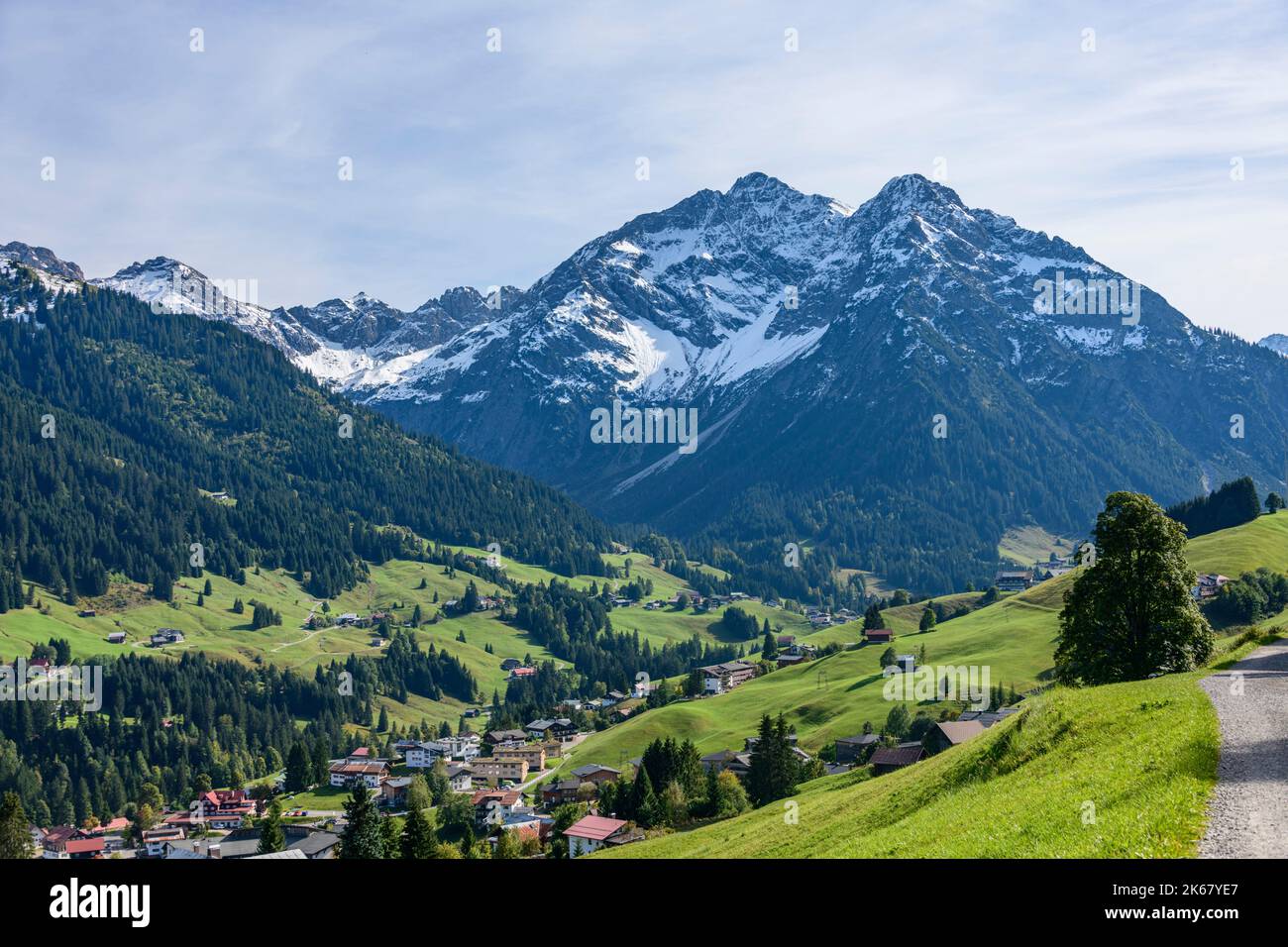 Belle vue sur Hirschegg dans le Kleinwalsertal Banque D'Images