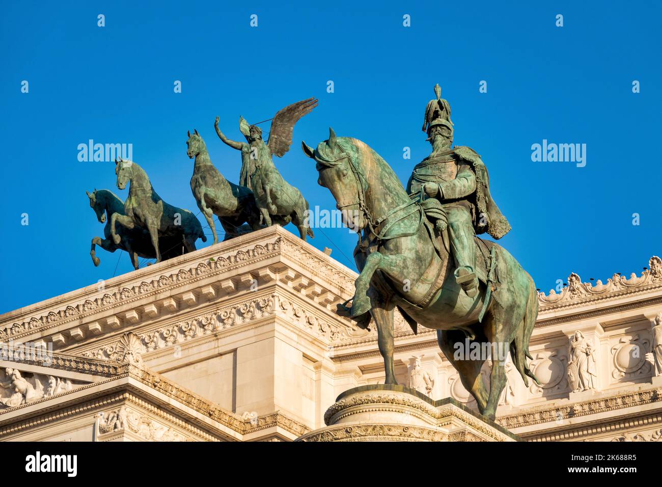 Sculpture équestre de Vittorio Emanuele II et de la déesse Victoria à l'intérieur de l'Altare della Patria, Rome Italie Banque D'Images