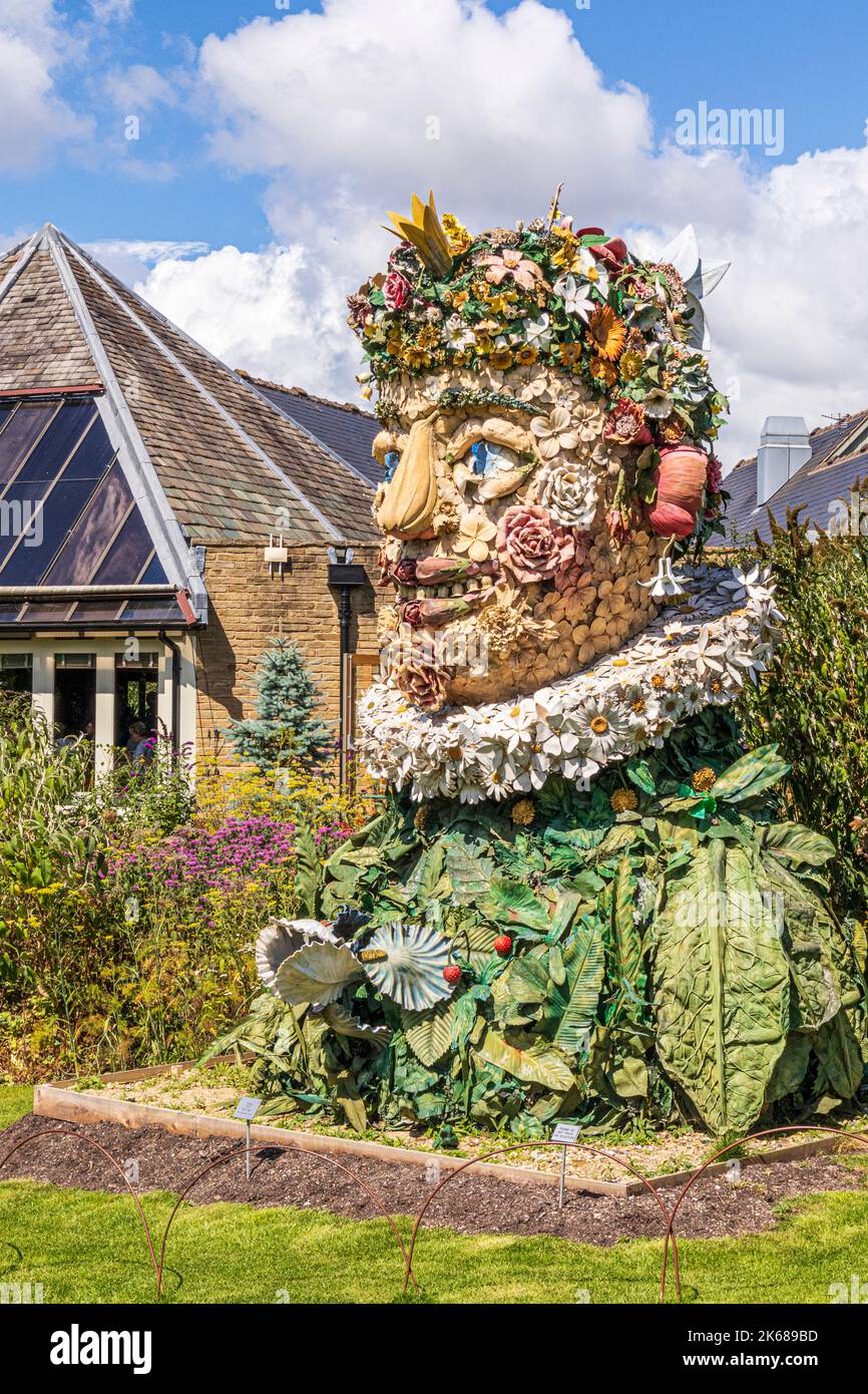 Une des sculptures (Spring) dans le sentier four Seasons par Philip Haas au RHS Garden Harlow Carr près de Harrogate, Yorkshire UK Banque D'Images