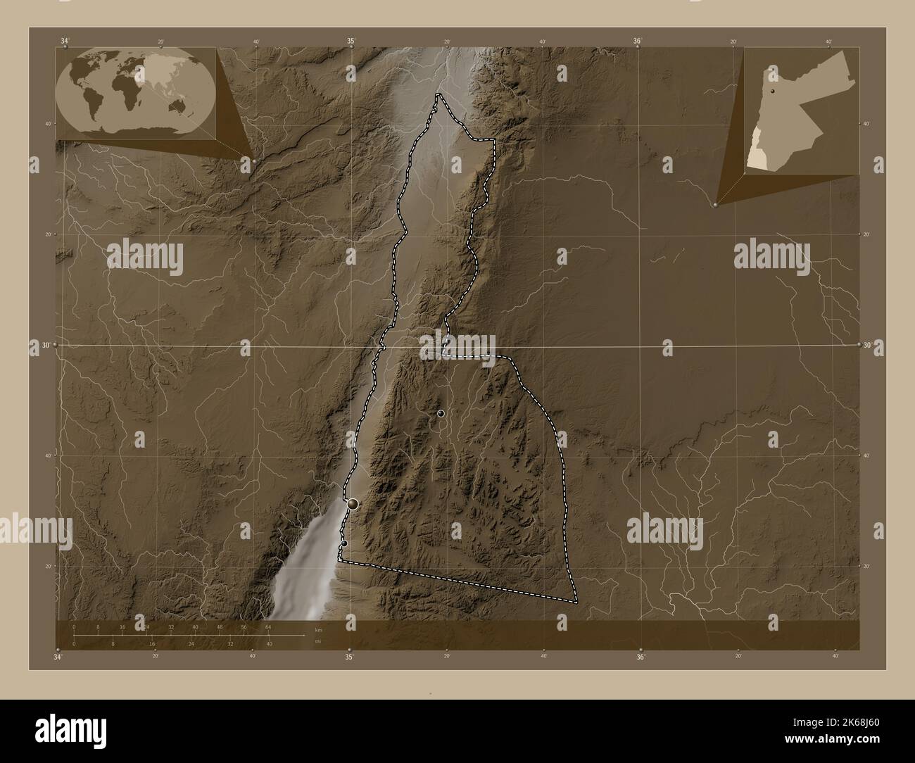 Aqaba, province de Jordanie. Carte d'altitude colorée en tons sépia avec lacs et rivières. Lieux des principales villes de la région. Emplacement auxiliaire d'angle Banque D'Images