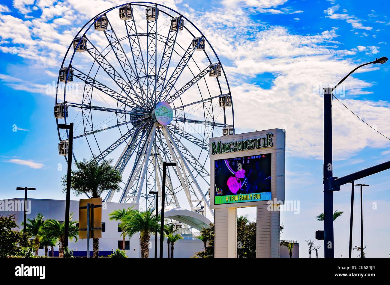 La nouvelle roue de Ferris est photographiée au Margaritaville Resort, le 8 octobre 2022, à Biloxi, Mississippi. Banque D'Images