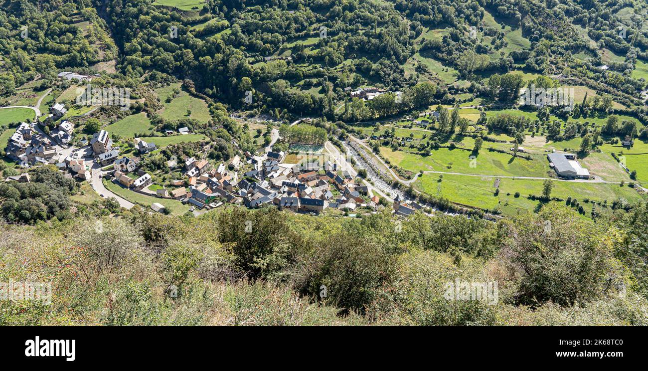 Village traditionnel espagnol de montagne, montagnes des Pyrénées, Espagne Banque D'Images