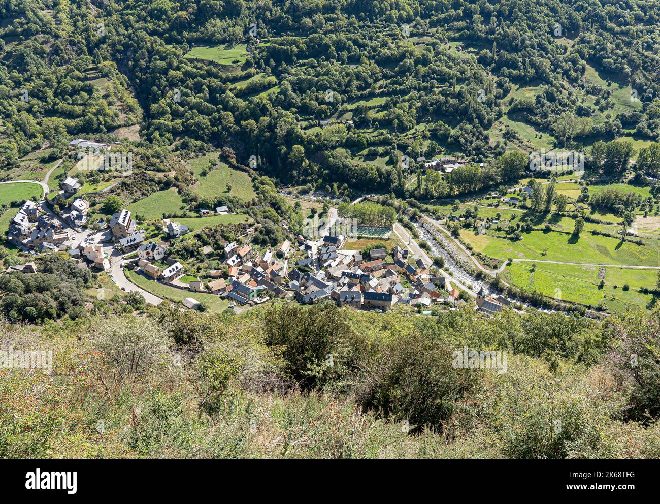 Village traditionnel espagnol de montagne, montagnes des Pyrénées, Espagne Banque D'Images