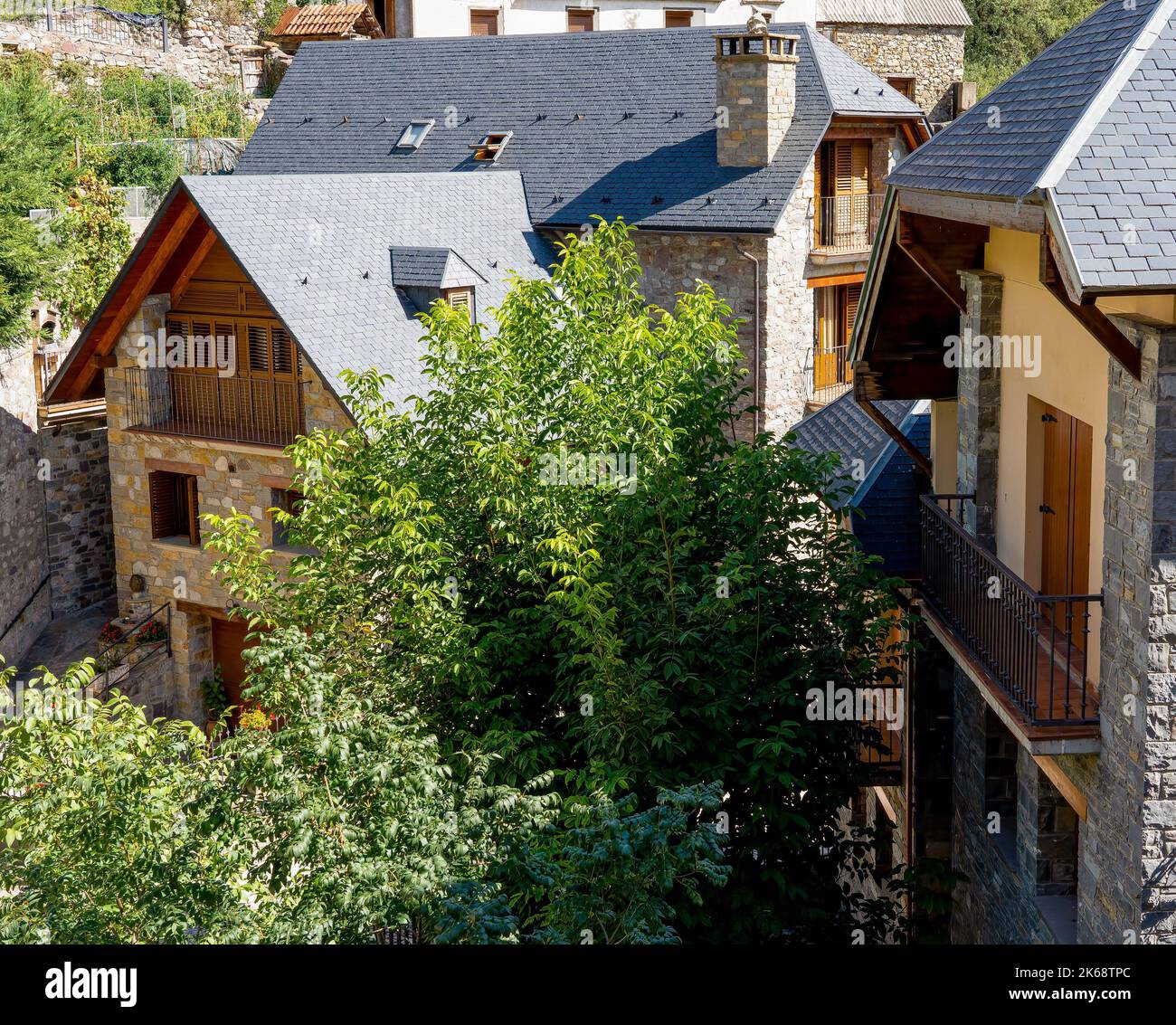 Maisons de montagne traditionnelles espagnoles, montagnes des Pyrénées, Espagne Banque D'Images