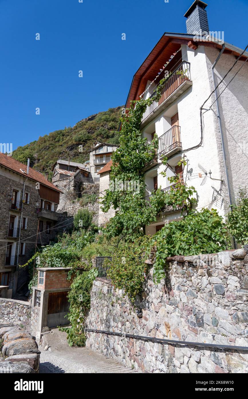 Maisons de montagne traditionnelles espagnoles, montagnes des Pyrénées, Espagne Banque D'Images