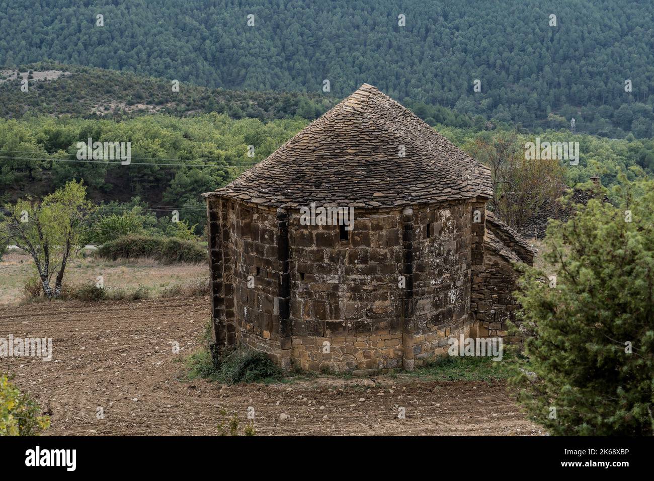 Une cabane traditionnelle en pierre circulaire, montagnes des Pyrénées, Espagne Banque D'Images