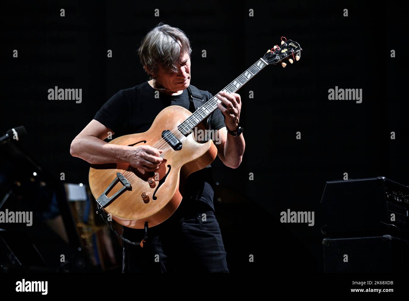 Zlin, République tchèque. 12th octobre 2022. Le musicien de jazz de renommée mondiale Rudy Linka répète un concert de soirée au Centre des congrès de Zlin, en République tchèque, mercredi, 12 octobre, 2022. Credit: Dalibor Gluck/CTK photo/Alamy Live News Banque D'Images