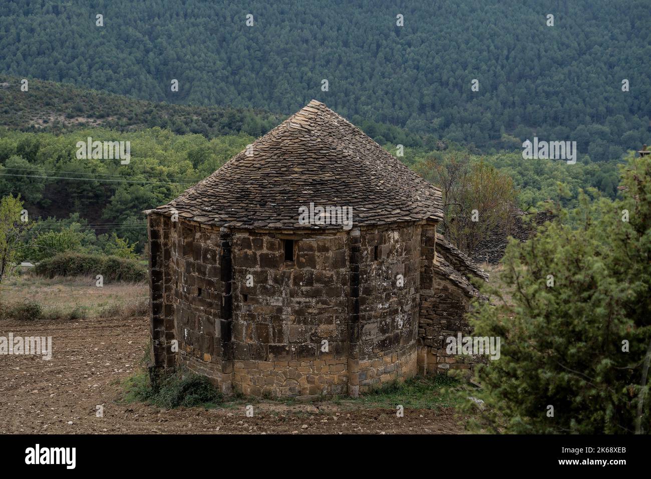 Une cabane traditionnelle en pierre circulaire, montagnes des Pyrénées, Espagne Banque D'Images