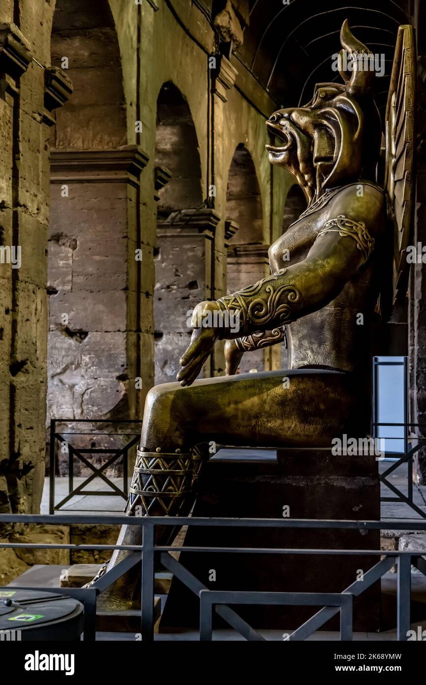 ROME, ITALIE - 01 DÉCEMBRE 2019 : statue du dieu païen Moloch (Molech) placée à l'entrée du Colisée de Rome, Italie Banque D'Images