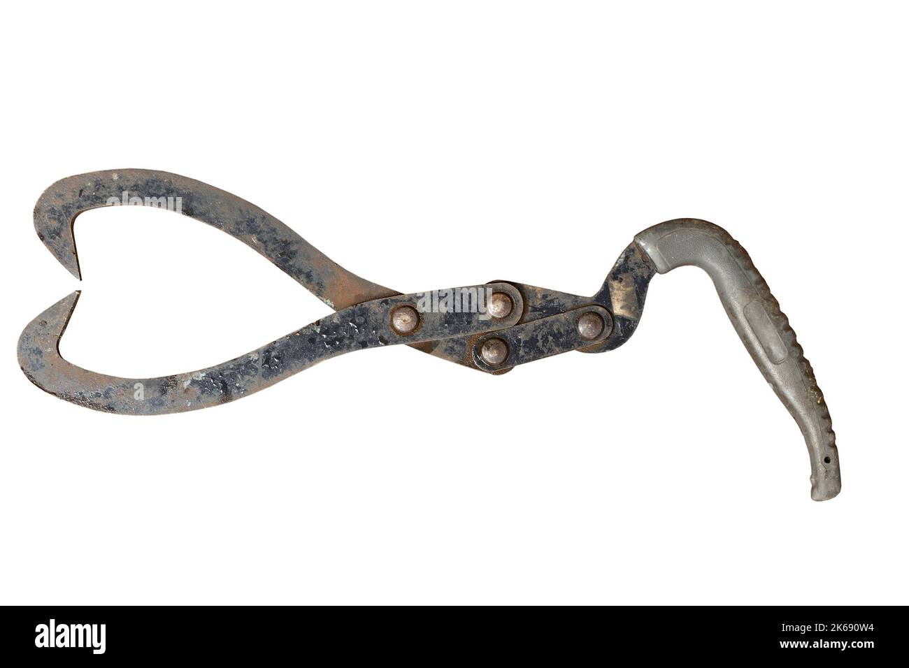 grue manuelle pour saisir les troncs de bois abattus, ancien outil métallique isolé sur blanc Banque D'Images