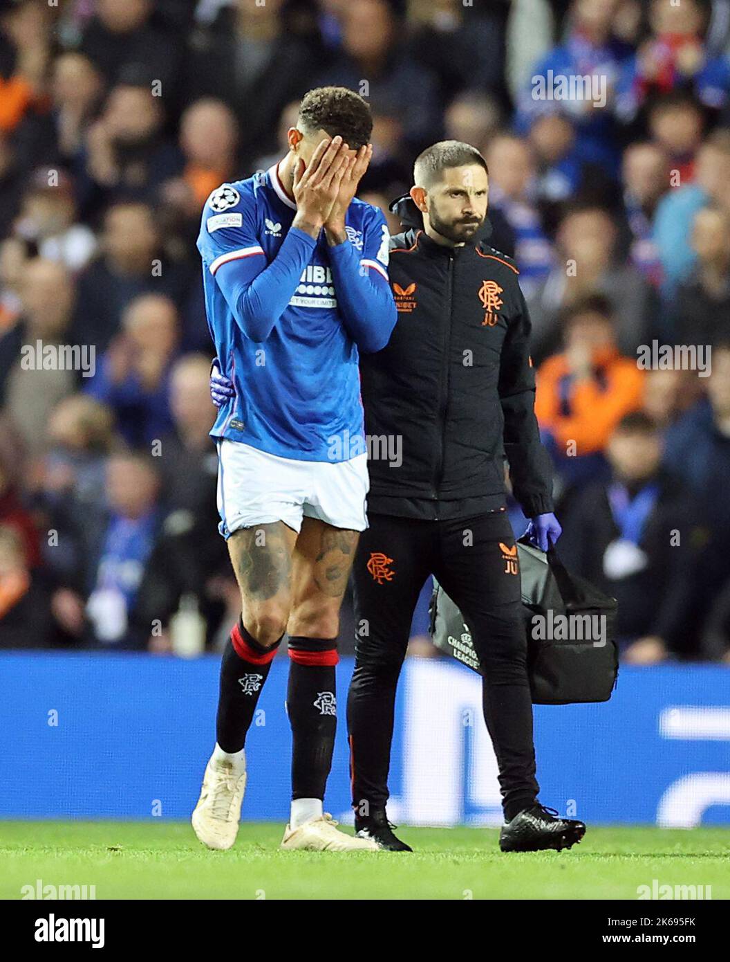 Connor Goldson des Rangers se blesse lors du match de l'UEFA Champions League Group A au stade Ibrox de Glasgow. Date de la photo: Mercredi 12 octobre 2022. Banque D'Images