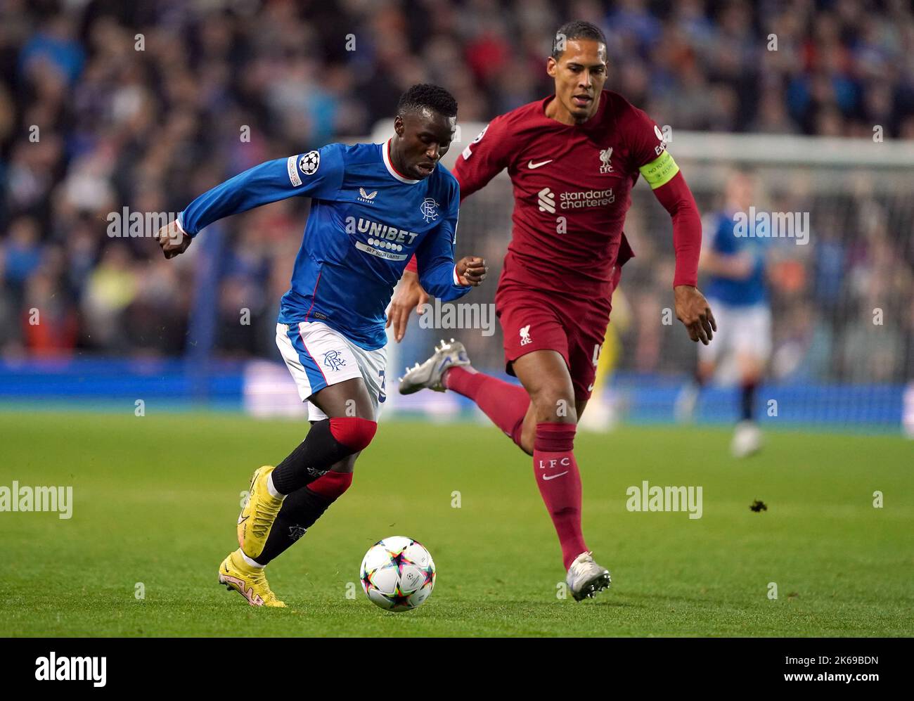 la-mode-des-rangers-sakala-et-virgile-van-dijk-de-liverpool-lors-du